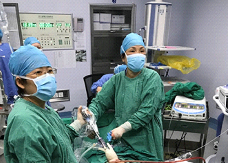 妇科单孔复腔镜手术1.jpg